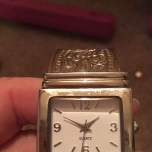 Cuff bracelet quartz watch